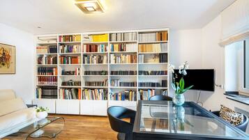 TV, lettore DVD, impianto stereo