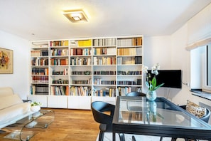 Fernseher, DVD-Player, Stereoanlage