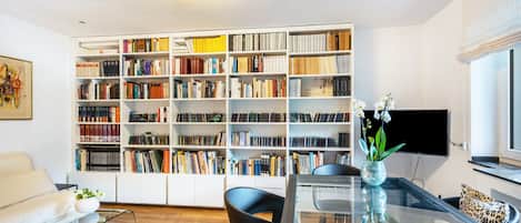 Fernseher, DVD-Player, Stereoanlage