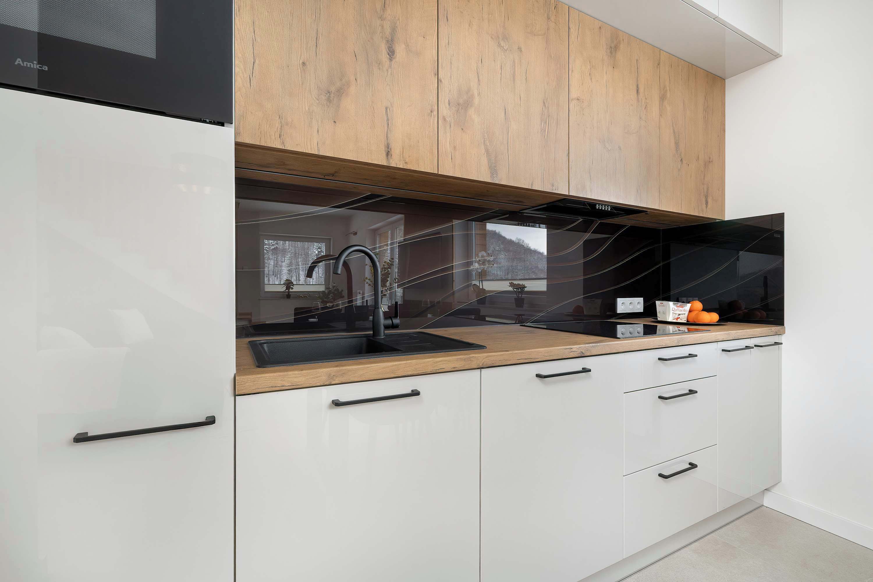 Frigorifero, forno, piano cottura, lavastoviglie