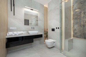 Dusche, Haartrockner, Handtücher, Shampoo