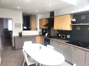 Fridge, microwave, oven, stovetop - Welcome to our Mouscron cocoon (Mouscron)