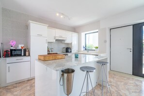 Frigorifero, microonde, forno, lavastoviglie