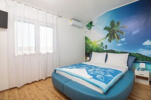 4 bedrooms, internet, bed sheets