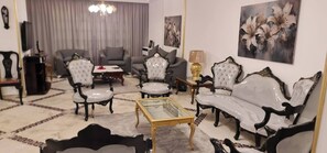 TV - Spacious 3-Bedroom Apartment in Central Cairo with City View (Cairo Governorate)