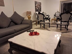 TV - Spacious 3-Bedroom Apartment in Central Cairo with City View (Cairo Governorate)