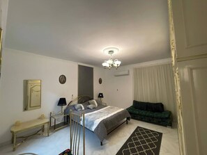 3 bedrooms, iron/ironing board, Internet, bed sheets - Spacious 3-Bedroom Apartment with balcony in Abbas el akkad with City View (Cairo Governorate)