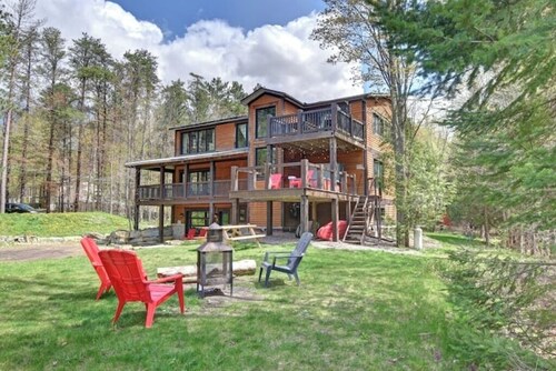 Lake Front Loft 4 | Private Lake, Hot Tub & Pool Table Retreat (Sleeps 4)