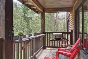 Property grounds - Lake Front Loft 4 | Private Lake, Hot Tub & Pool Table Retreat (Sleeps 4) (Cantley)
