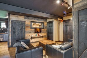 Unclassified image, 3 of 35, button - Industrial Loft 1, Hot Tub, Pool Table & Private Lake Escape (Cantley)