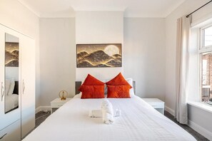 Unclassified image, 5 of 20, button - 2 Bedroom House with Free Parking (Manchester)