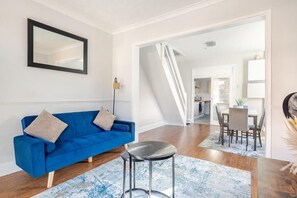 Unclassified image, 3 of 20, button - 2 Bedroom House with Free Parking (Manchester)