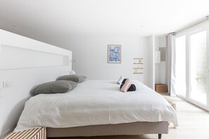 5 habitaciones, tabla de planchar con plancha y cuna de viaje 