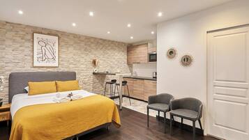 1 Schlafzimmer, Schreibtisch, Bügeleisen/Bügelbrett, Reisekinderbett