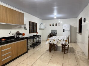 Private kitchen - Beautiful holiday home in nature, close to the city center (Anápolis)