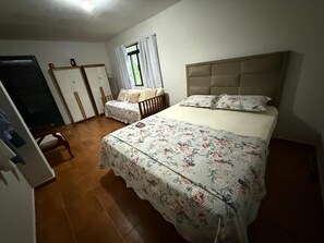 3 chambres, fer et planche à repasser, Wi-Fi (supplément)