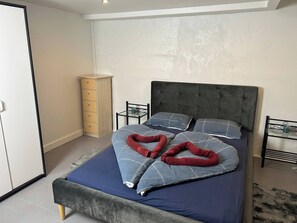 2 bedrooms, Internet, bed sheets