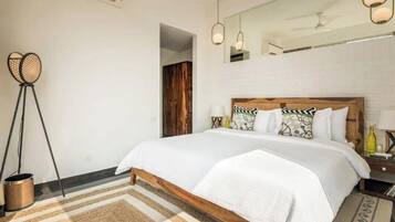 2 chambres, coffres-forts dans les chambres, bureau