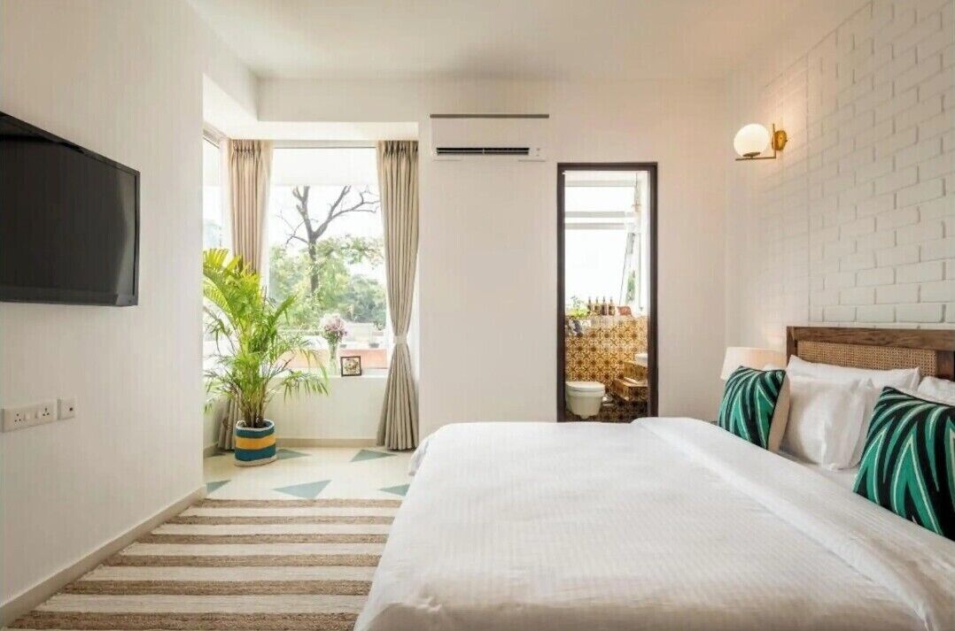 2 habitaciones, caja de seguridad en la habitación y escritorio 