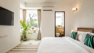 2 habitaciones, caja de seguridad en la habitación y escritorio