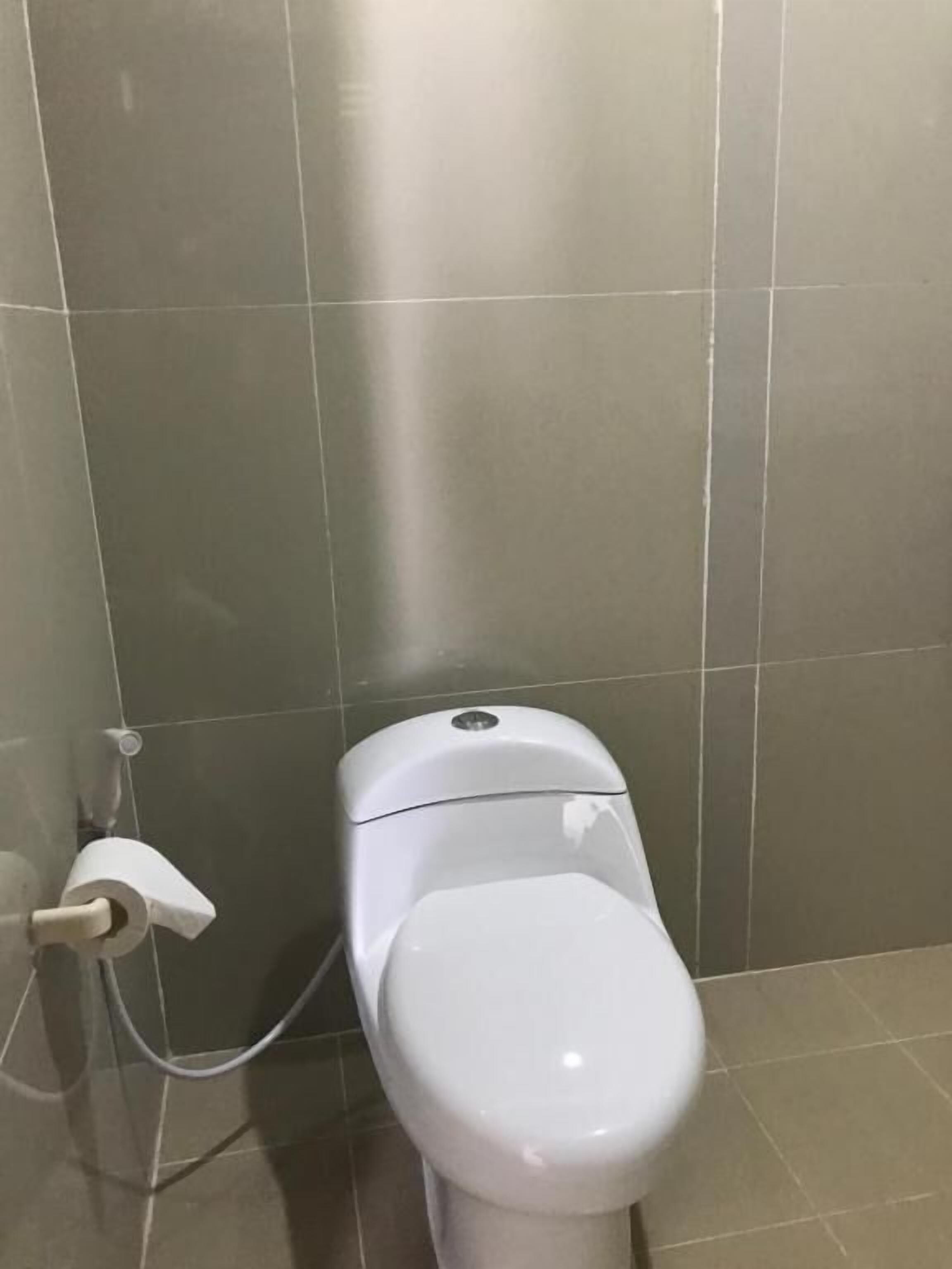 Zweibettzimmer, Balkon, Blick auf den Innenhof | Badezimmer