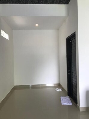 Twin Room, Balcony, Courtyard View | Interior - Pohon Purba Resort & Restaurant (Labuhan Lombok)