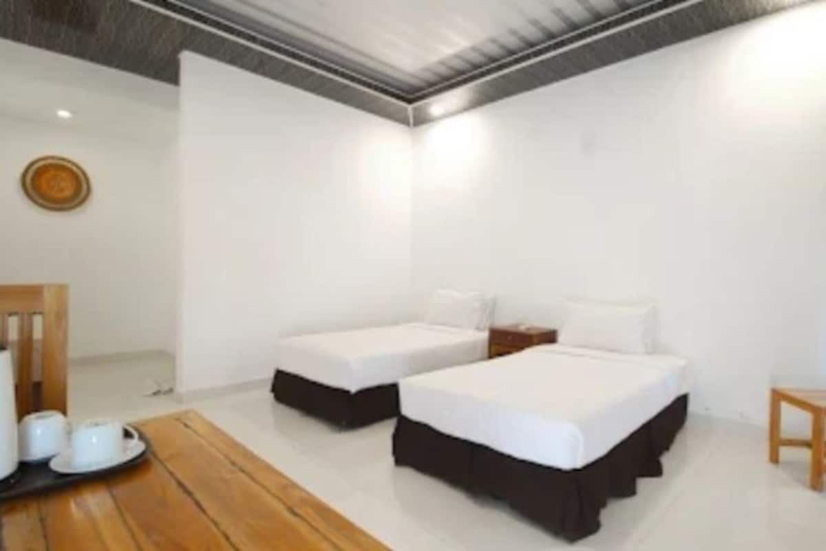 Twin Room, Balcony, Courtyard View | In-room safe, desk, laptop workspace, iron/ironing board (on request)