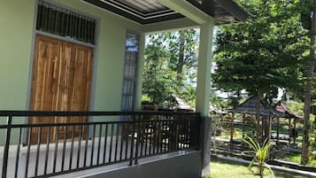 Basic Double Room, Balcony, Courtyard View