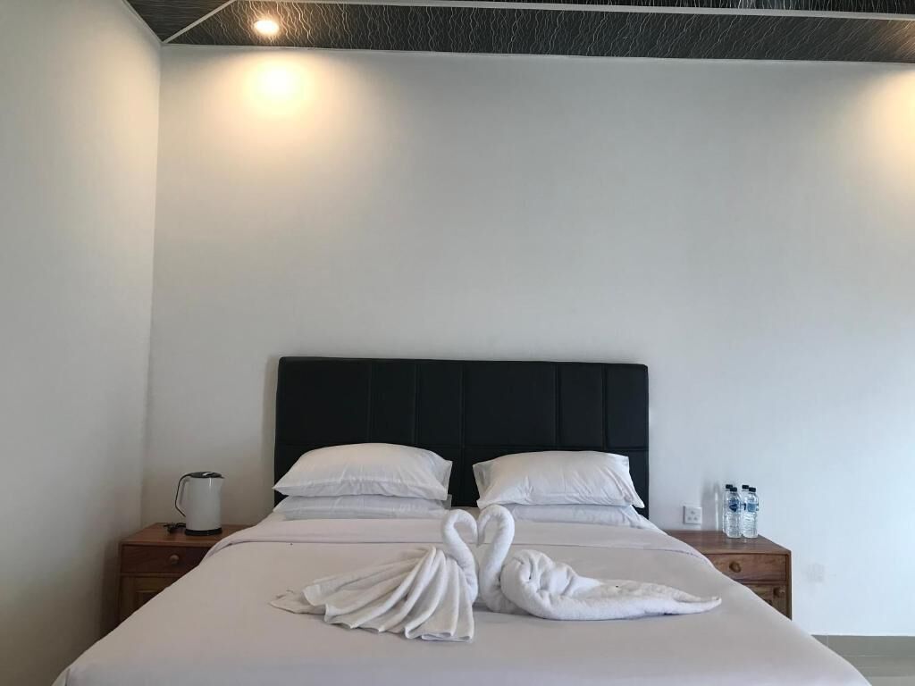 Dobbeltrom, balkong, bakgårdsutsikt