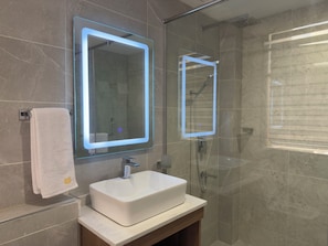 Imej tidak diklasifikasikan, 4 daripada 12, butang