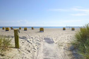 Una spiaggia nelle vicinanze
