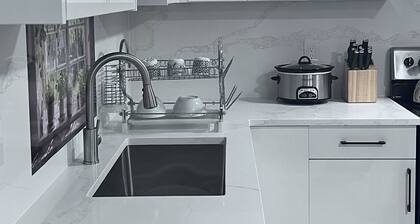 Luxury 2BR Delta Stay • Free Parking • Near Van