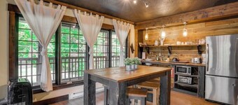 Lakefront Loft 3,Retreat | Fireplace, Hot Tub & Paddleboards | Sleeps 4