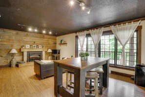 Unclassified image, 5 of 24, button - Lakefront Loft 3,Retreat | Fireplace, Hot Tub & Paddleboards | Sleeps 4 (Cantley)