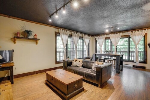 Lakefront Loft 3,Retreat | Fireplace, Hot Tub & Paddleboards | Sleeps 4