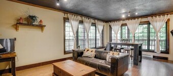 Lakefront Loft 3,Retreat | Fireplace, Hot Tub & Paddleboards | Sleeps 4