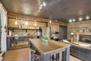 Unclassified image, 2 of 24, button - Lakefront Loft 3,Retreat | Fireplace, Hot Tub & Paddleboards | Sleeps 4 (Cantley)