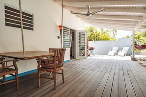 تناول الطعام بالخارج