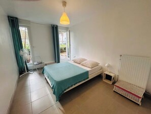 2 室のベッドルーム、アイロン / アイロン台、WiFi、ベッドシーツ