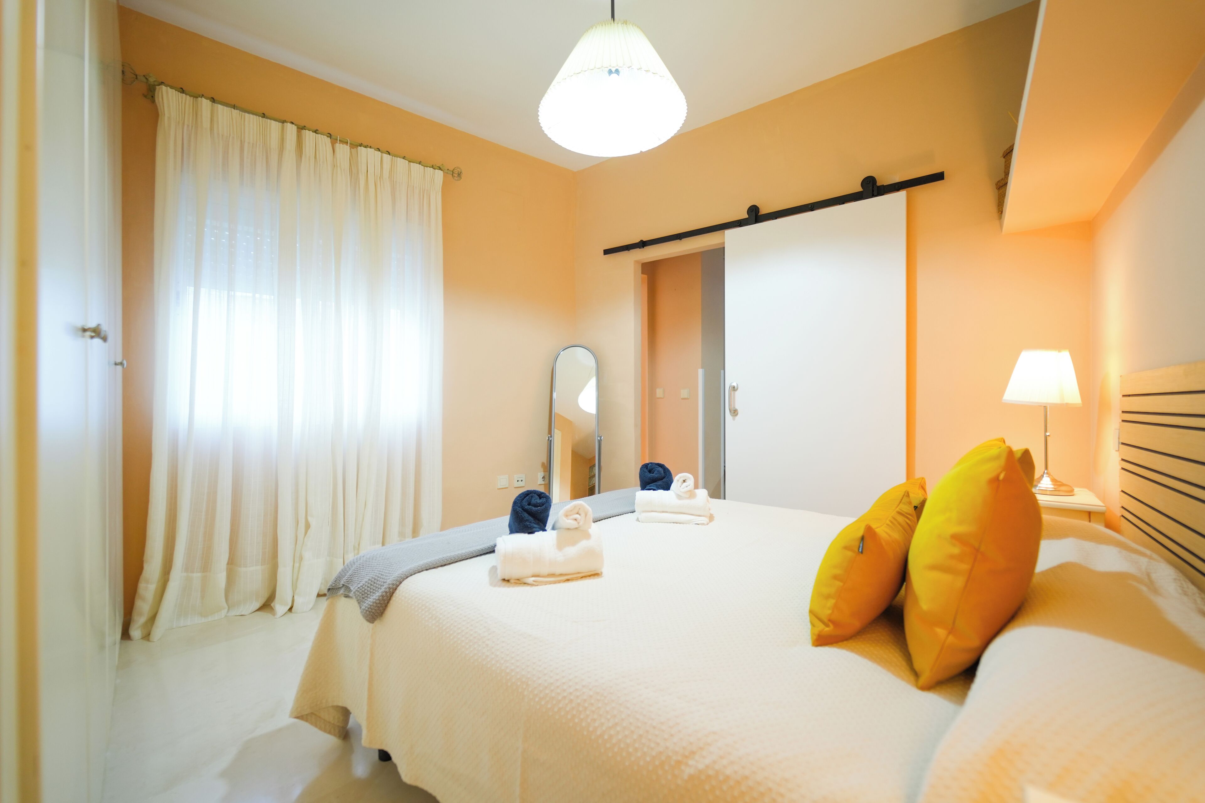 2 dormitorios, tabla de planchar con plancha, wifi y ropa de cama