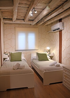 4 chambres, fer et planche à repasser, Wi-Fi, draps fournis