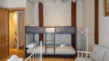 4 Schlafzimmer, Bügeleisen/Bügelbrett, WLAN, Bettwäsche