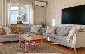 Fireplace - 2 bedroom cozy home in Varberg (Varberg)