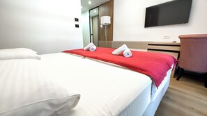 Premium kamer, 1 twee- of 2 eenpersoonsbedden, balkon | Een kluis op de kamer, een bureau, gratis wifi