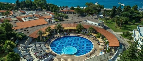 Seasonal outdoor pool