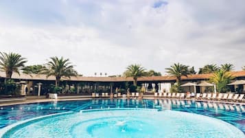 Een seizoensgebonden buitenzwembad