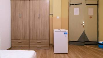 Tremannsrom | Skrivebord, wi-fi (inkludert) og sengetøy