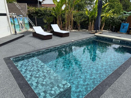 Cosy house with swimming pool and cosy double with