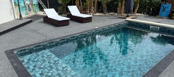 Cosy house with swimming pool and cosy double with