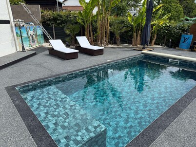 Cosy house with swimming pool and cosy double with